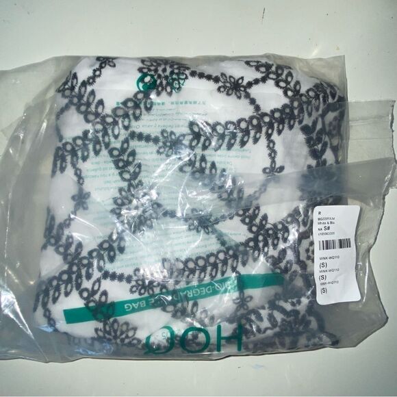 MINKPINK Harvey Mini  Skirt Black White Embroidered Floral Revolve SZ S NWT - Picture 4 of 16